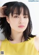 Suzu Hirose 広瀬すず, Shonen Magazine 2019 No.17 (少年マガジン 2019年17号) P5 No.7007c9